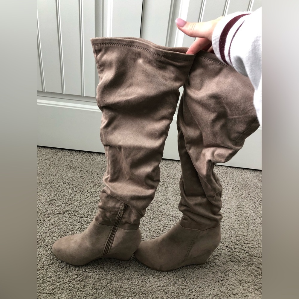 Qupid Knee High Suede Boots Size 8